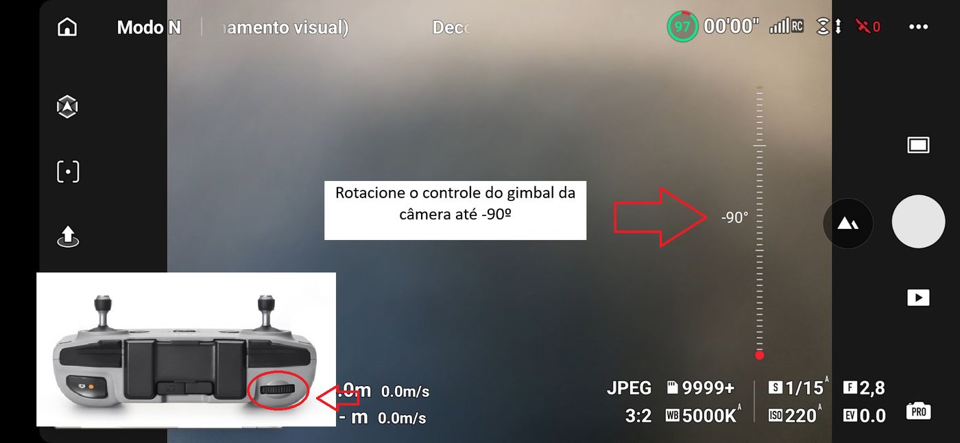 Controle DJI e tela do DJI Fly com gimbal em −90°